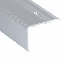 Nez De Marche Strié Percé Jupe Large Alu Incolore 48 X 34 Mm Longueur 3 Mètres Romus 15003 -Construire Un Magasin D'outils 1500