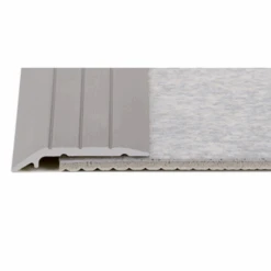 Arrêt Lino Alu Incolore Largeur 30 Mm Longueur 2.70 M - Pré-percé -Construire Un Magasin D'outils 1908s 1