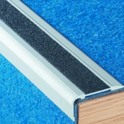 Nez De Marche Percé Alu Incolore Bord Sifflet 40 X 18 Mm Longueur 3 Mètres Romus 13723 -Construire Un Magasin D'outils 2371s