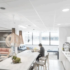 Dalle De Plafond Rockfon® CleanSpace™ Essential - A - 600 MM X 600 MM ép. 12 MM -Construire Un Magasin D'outils cleanspace 20essential 20meo 20salle 20de 20pause