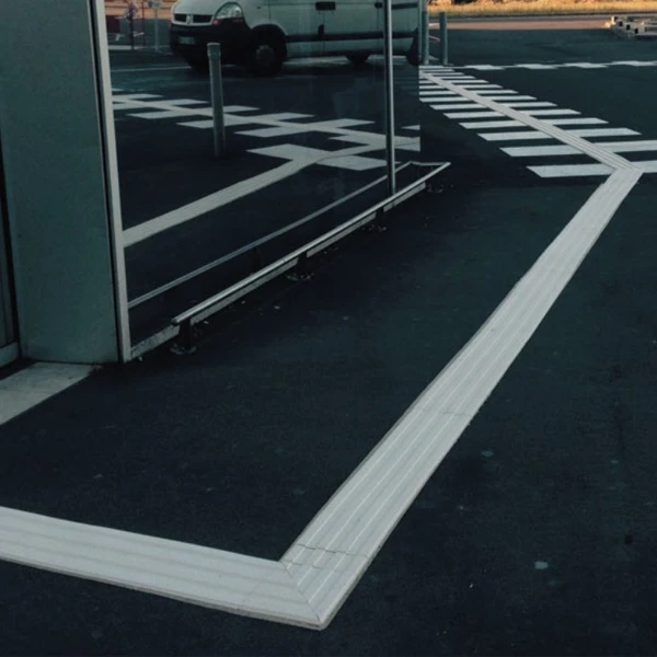 Bande De Guidage 220x1000mm - Blanc - Rail Exteline Adhésivé Extérieur 3 Bande De Guidage 220x1000mm - Blanc - Rail Exteline Adhésivé Extérieur – Image 3